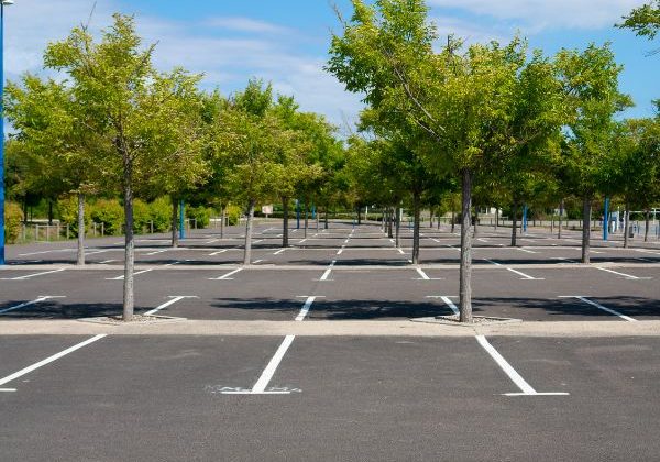 Parking lot cleaning services in St. Louis, MO