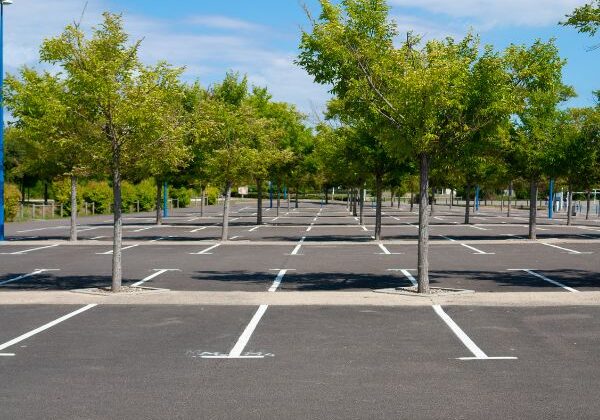 Parking lot cleaning services in St. Louis, MO